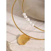 Choker style necklace with shell or pearls