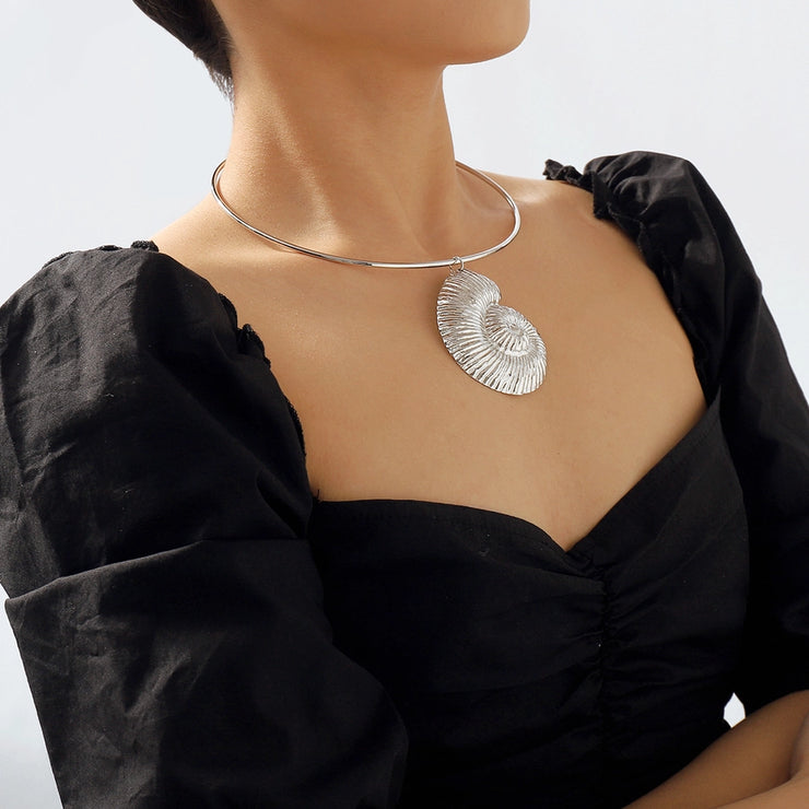 Coil shaped Shell Choker Necklace