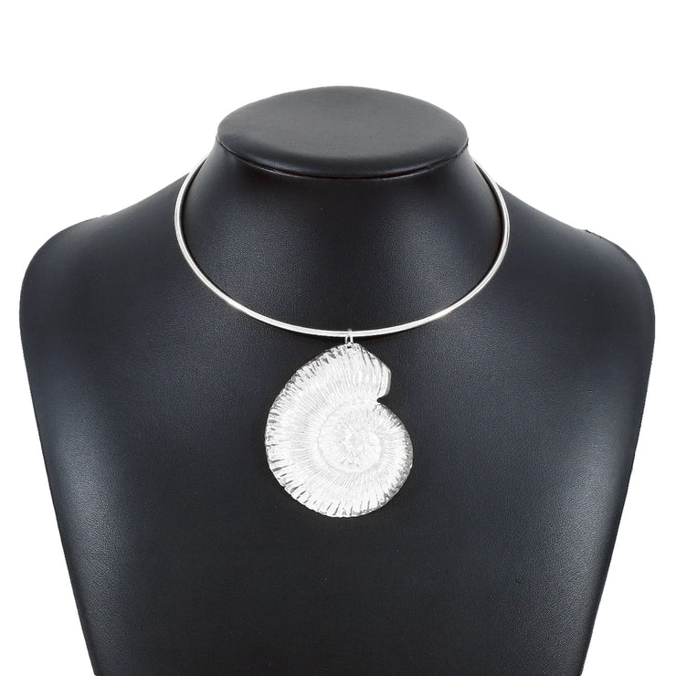 Coil shaped Shell Choker Necklace