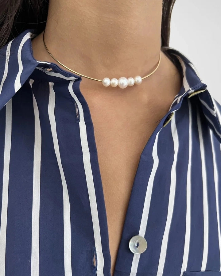 Choker style necklace with shell or pearls