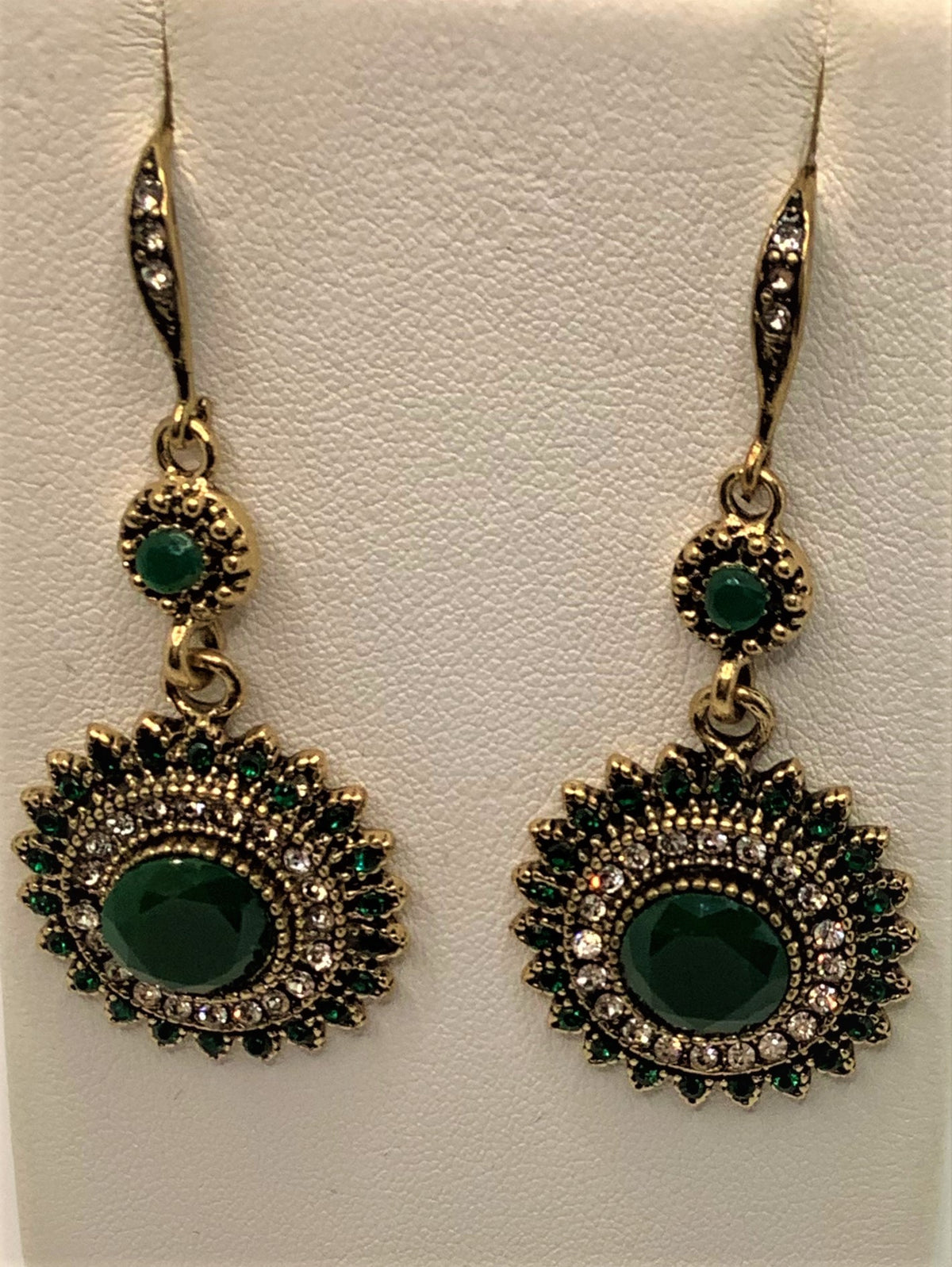 Pendientes colgantes bohemios con hermosas piedras